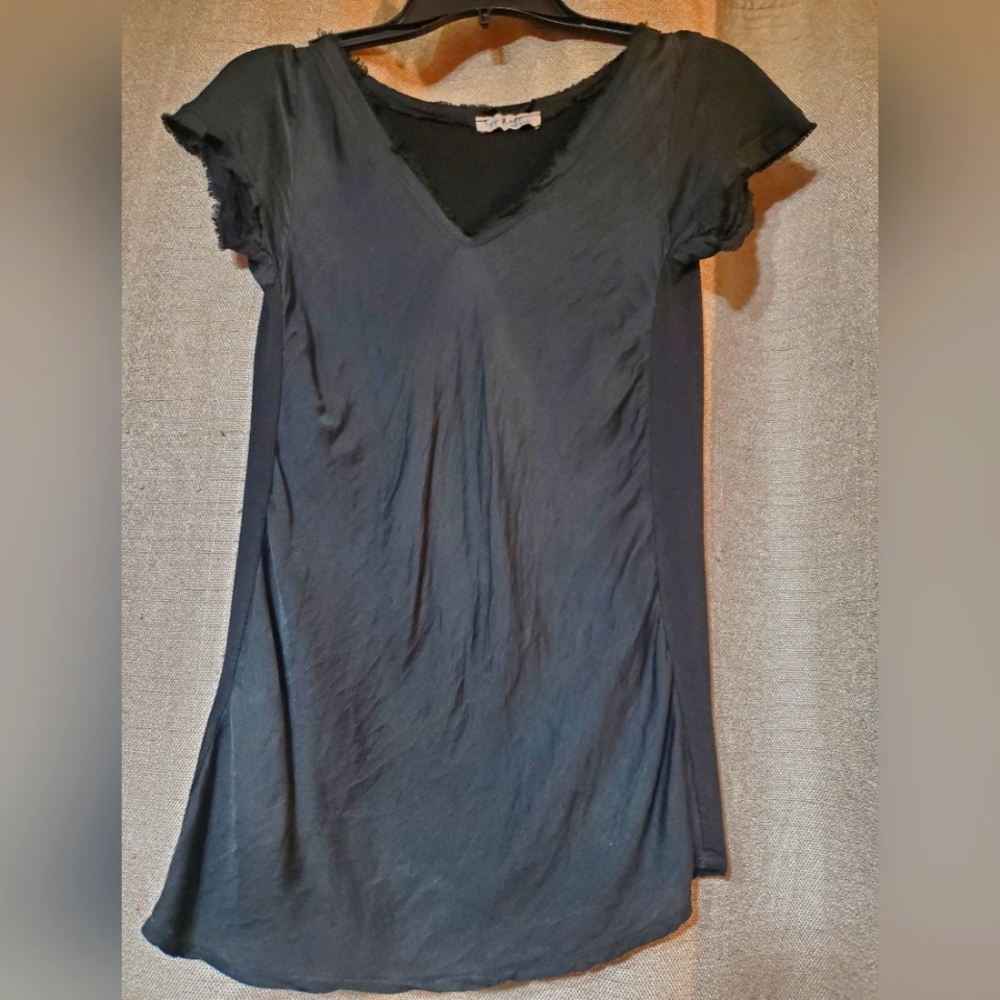 Black Viscose top / fringe neck & sleeves Gigi Moda SZ XS/S no tag
